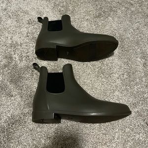 EUC Green Rain Boots Size 10